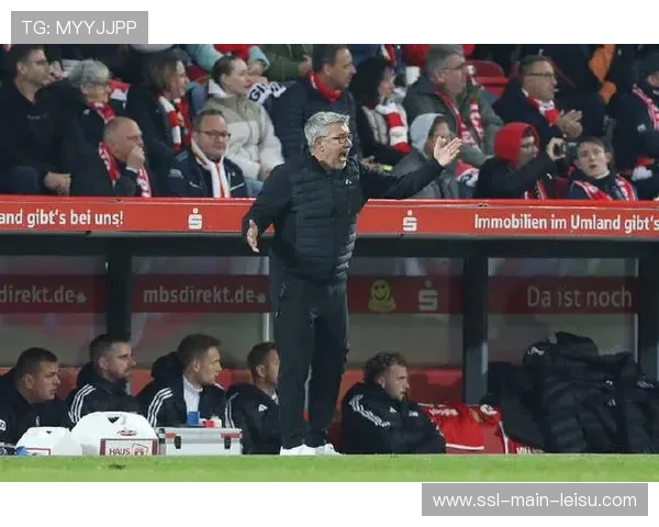 美因茨主帅费舍尔迎来60岁生日，全队战意拉满迎战汉堡